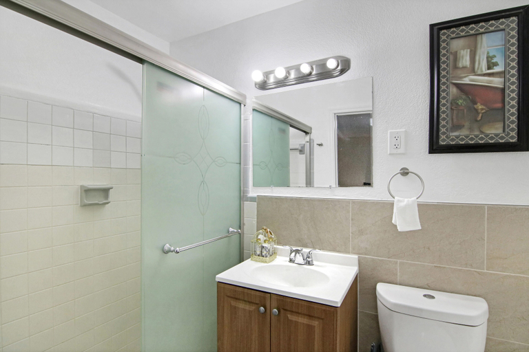 Bathroom 4, Serenity Palm Perfect Stay for Groups!, Palm Beach