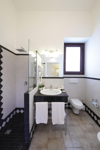 Bathroom 5, Casal Sikelio, Syracuse
