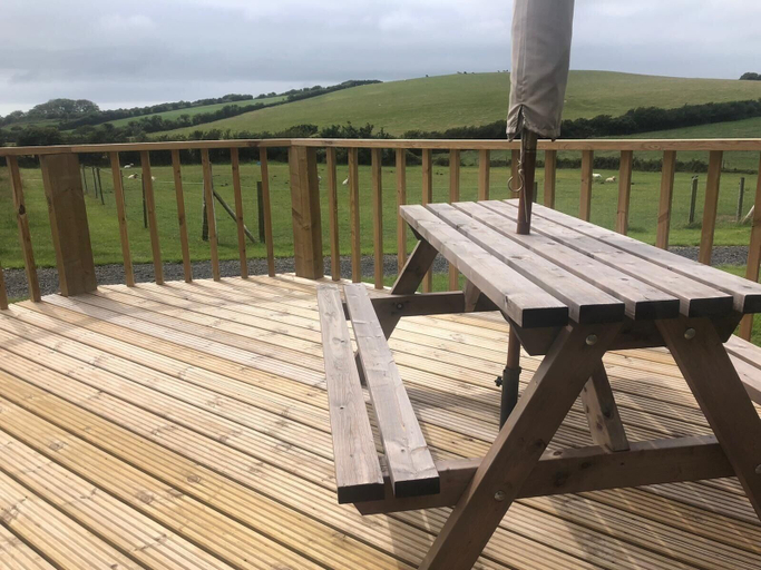 Others 5, Captivating 2-bed Static Caravan in Holyhead, Anglesey