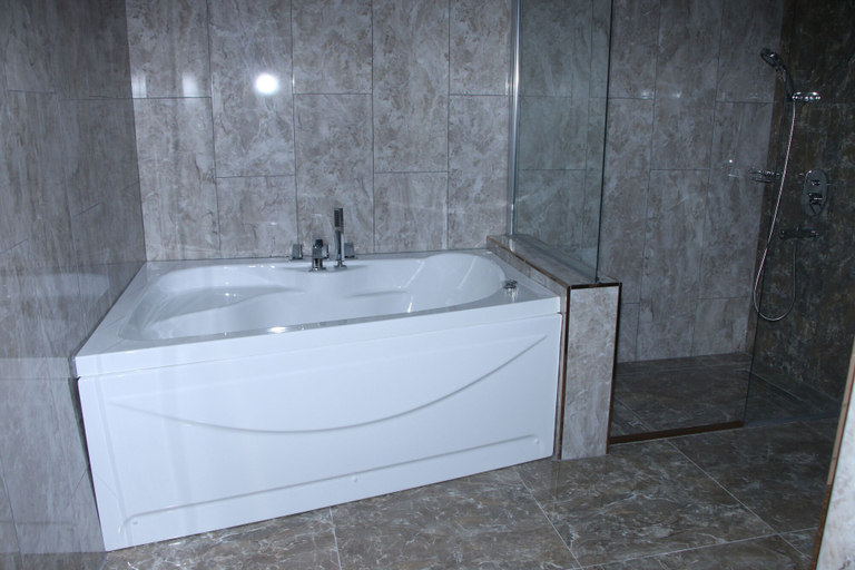 Bathroom 5, Ereza Otel, Gökçebey