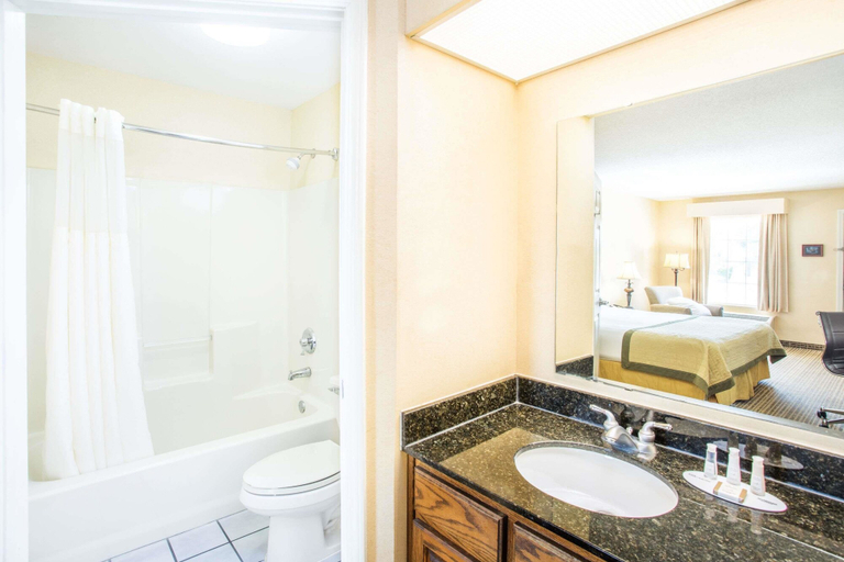 Bathroom 4, Baymont by Wyndham Dunn, Harnett