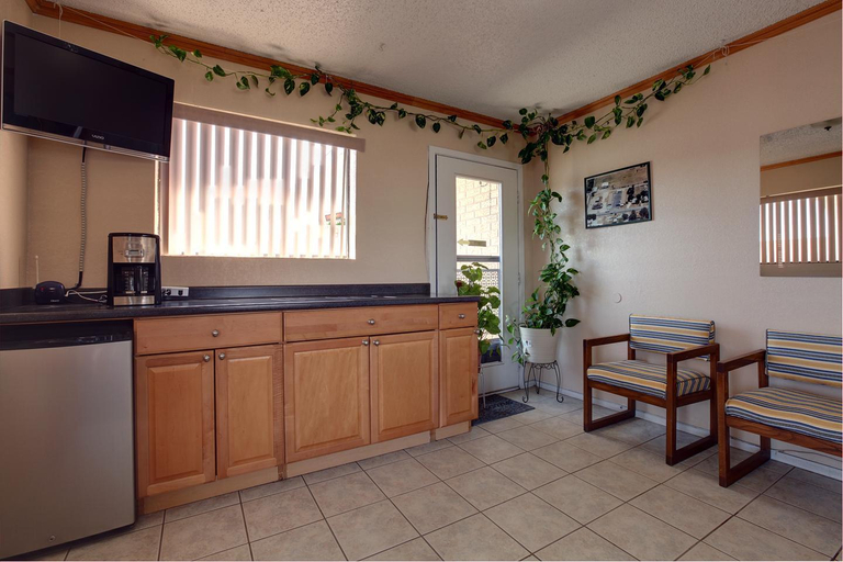 Public Area, Americas Best Value Inn Comanche, Comanche