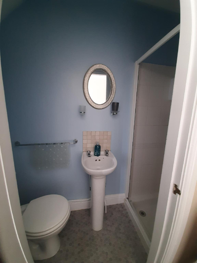 Bathroom 3, Cadwgan House Hotel, Gwynedd