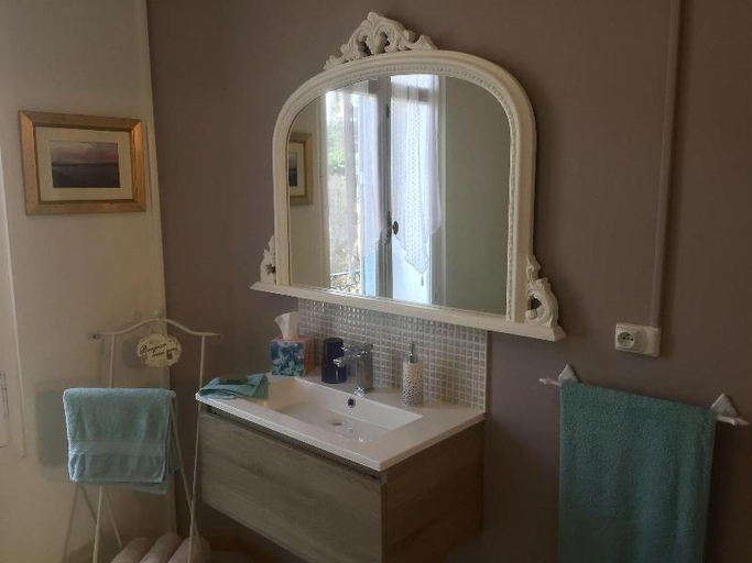 Bathroom 4, Villa Celine, Aude