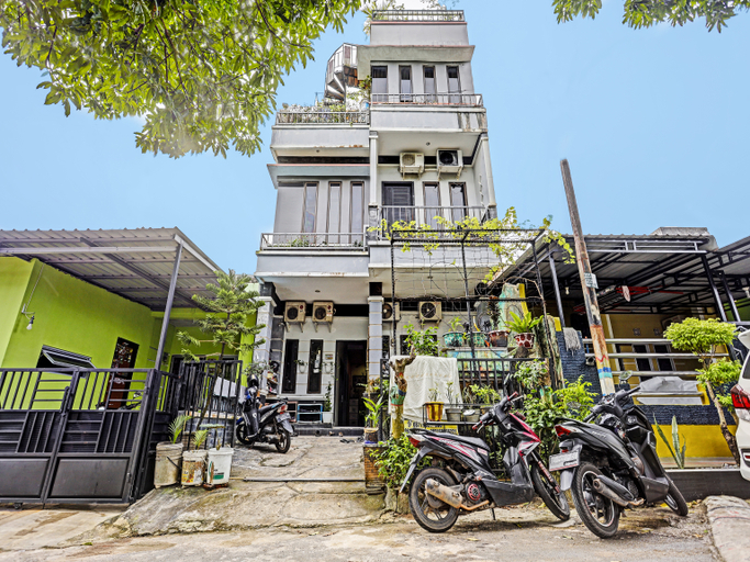 Exterior & Views 1, Hotel O Lia Stay Syariah, Batam