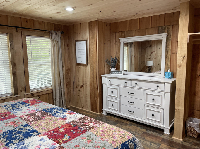 Bedroom 2, Ridgeview Cottage, Rockbridge