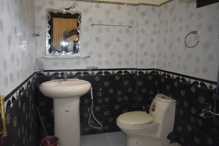 Bathroom, Clifton Hotel, Hazara