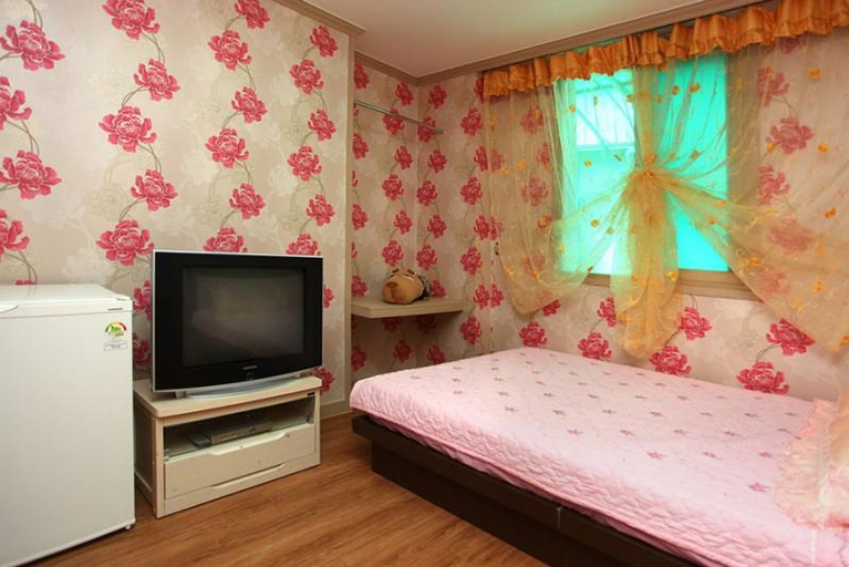 Bedroom 3, Wando Rehouse Pension, Wando