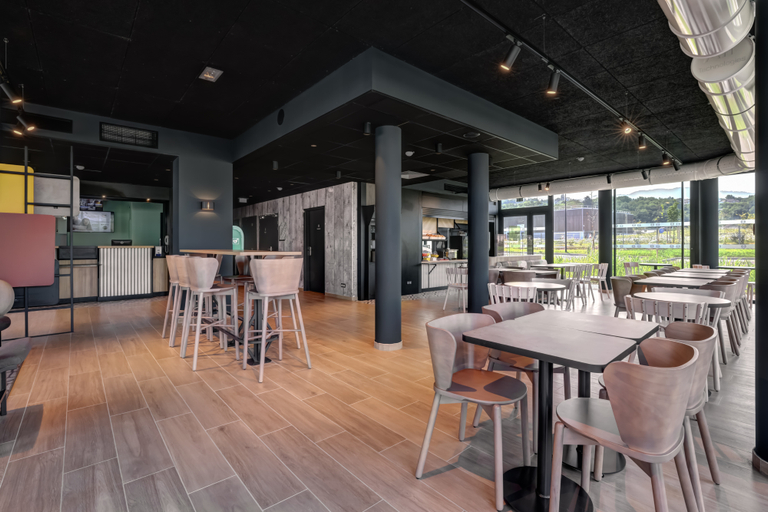 Food & Drinks 5, B&B HOTEL Evian Publier, Haute-Savoie