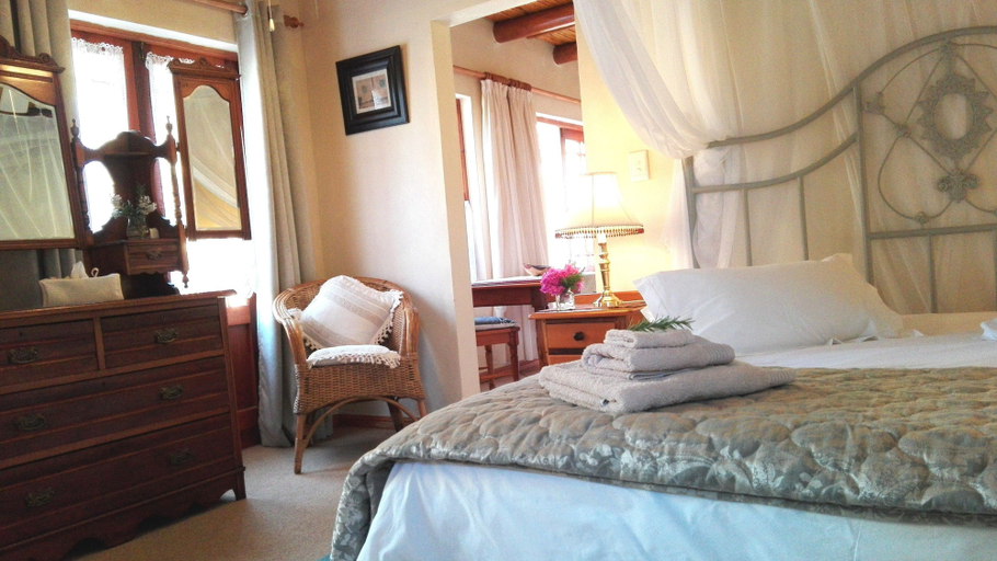 Bedroom 4, Saxe-Coburg Lodge, Central Karoo