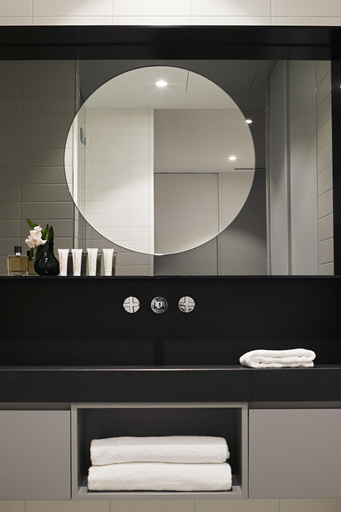 Bathroom 5, Tyrian Serviced Apartments - Albert Park Lake, Melbourne