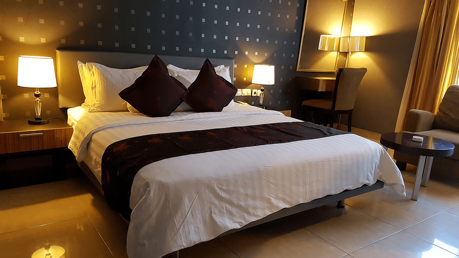 Bedroom 3, Crown Hotel, Bulungan