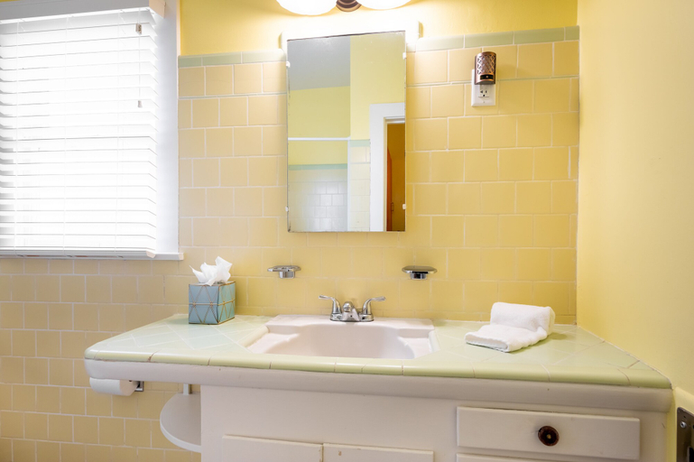 Bathroom, Desert Breezes, San Bernardino