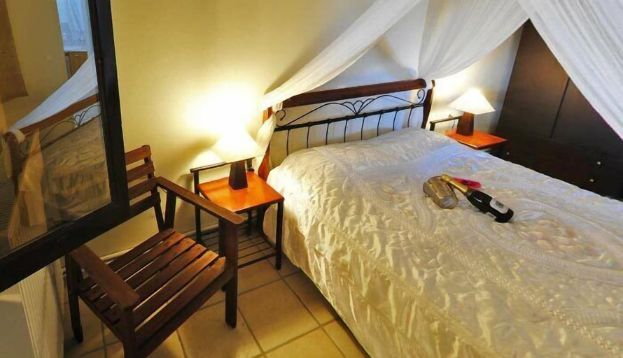 Bedroom 2, Cavo Petra, Attica