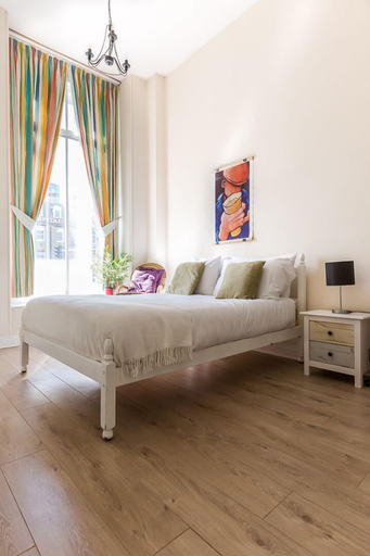Bedroom 2, Bright Two BR Period Apartment in Whitechapel, London