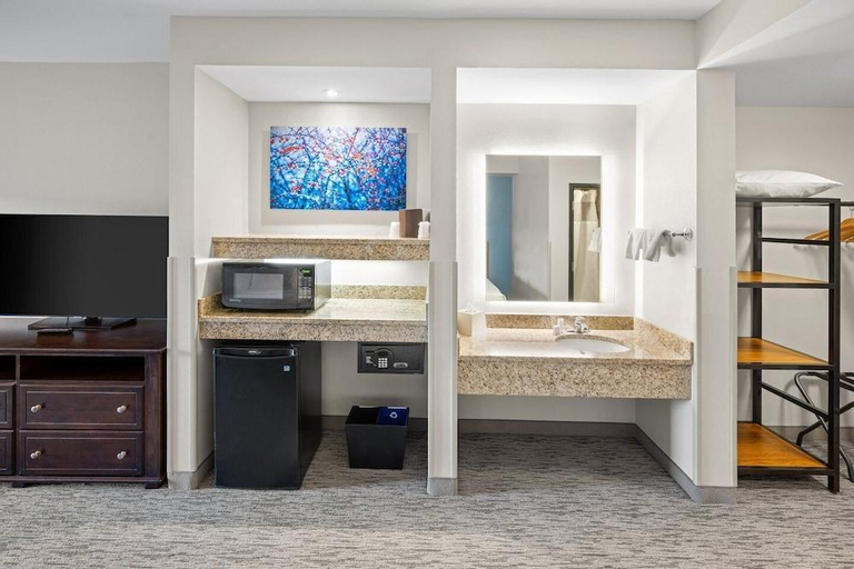 Camelback Lodge & Aquatopia Indoor Waterpark, Monroe