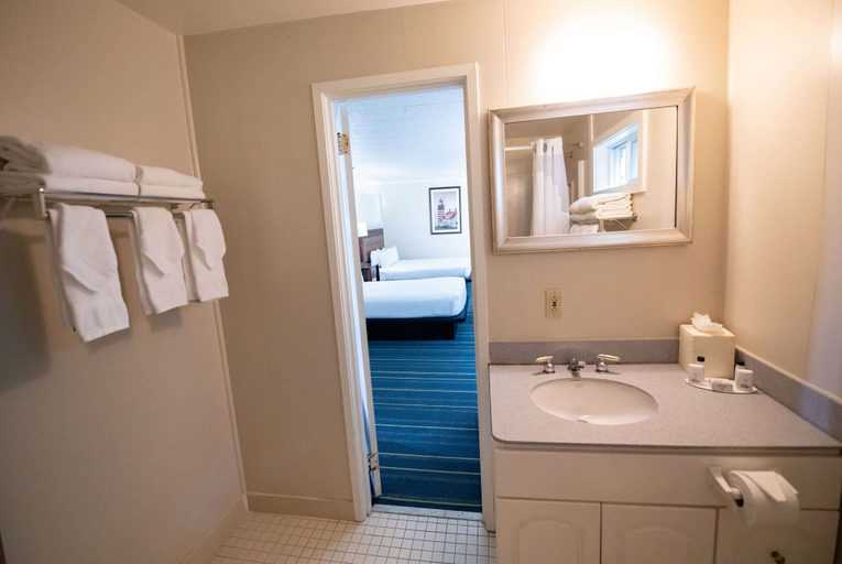 Bathroom 3, Days Inn Bar Harbor, Hancock
