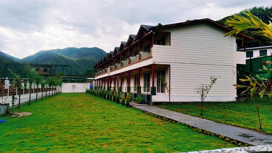 Exterior & Views