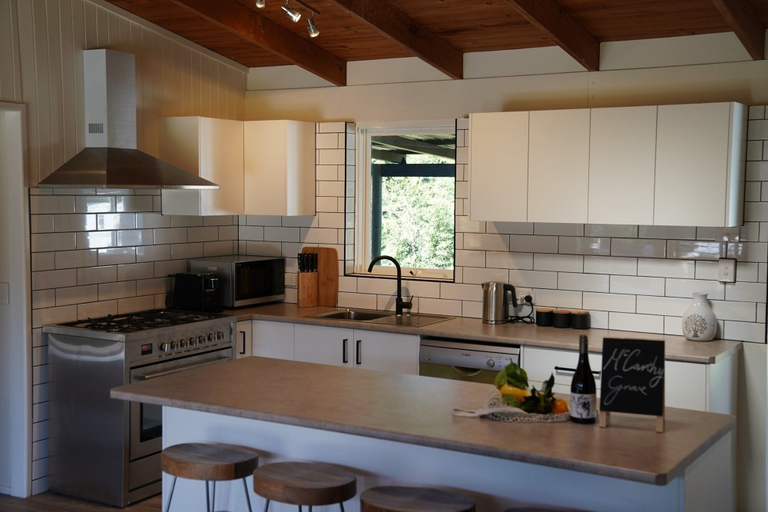 Others 5, McCarthy Grove, Caloundra - Hinterland