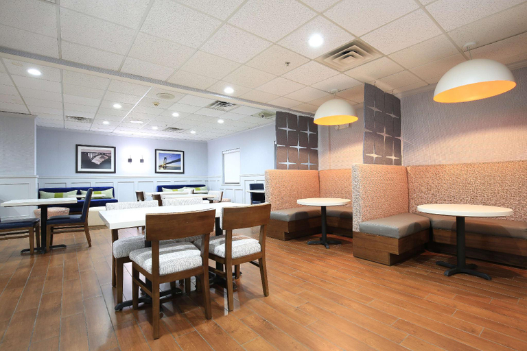 Food & Drinks 4, Hampton Inn Bordentown, Burlington