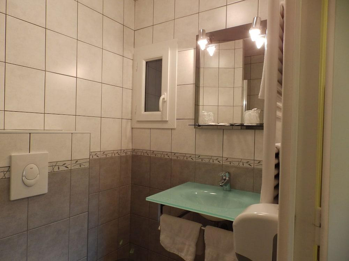 Bathroom 3, Hôtel Les Cévennes, Ardèche