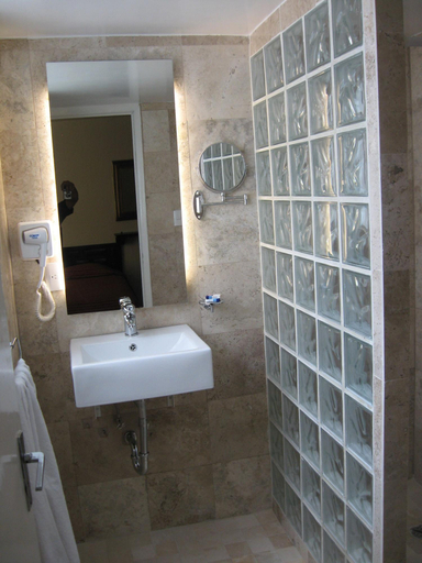 Bathroom 4, Suites Havre, Mexico City