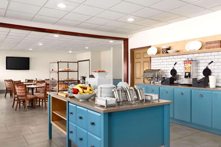 Food & Drinks 5, Country Inn & Suites by Radisson, Kearney, NE, Buffalo