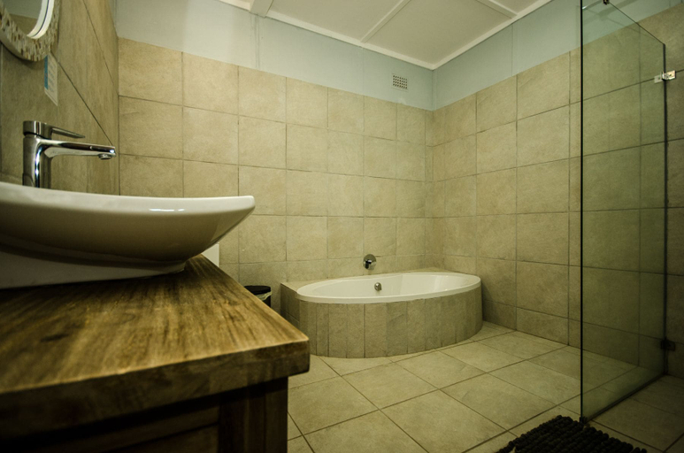 Bathroom 4, Reflections Guest Farm, Cape Winelands
