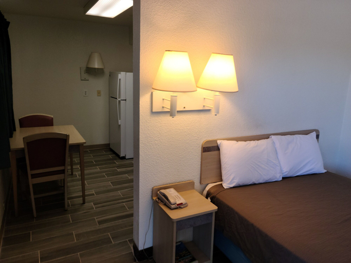 Bedroom 3, Motel 9 Las Cruces, Dona Ana