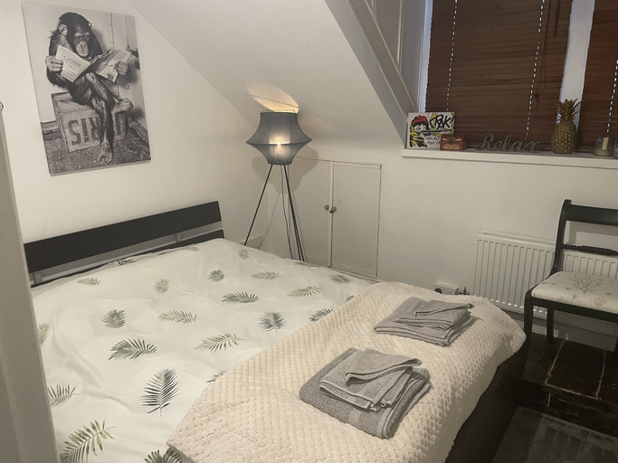 Bedroom 5, Entire Artistic Open-plan Top Floor Apartment, Southend-on-Sea