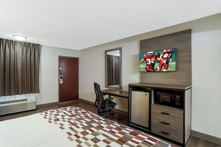 Bedroom 3, Red Roof Inn Baltimore, Baltimore
