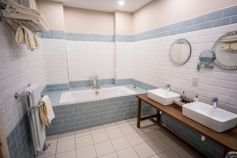 Bathroom 4, The Highlands Hotel