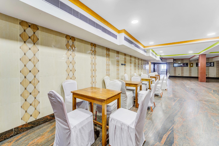Others 4, Hotel O SR, Kancheepuram