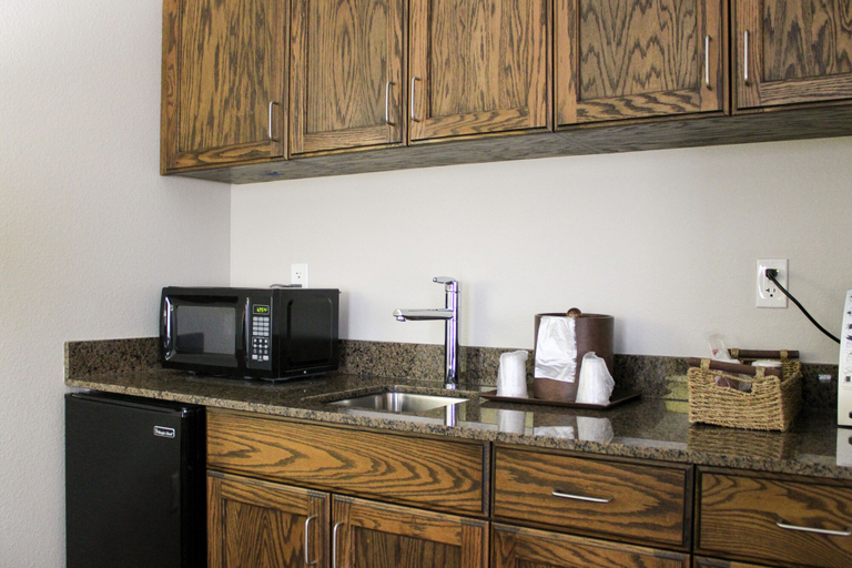 Others 4, Parkwood Inn & Suites, Riley