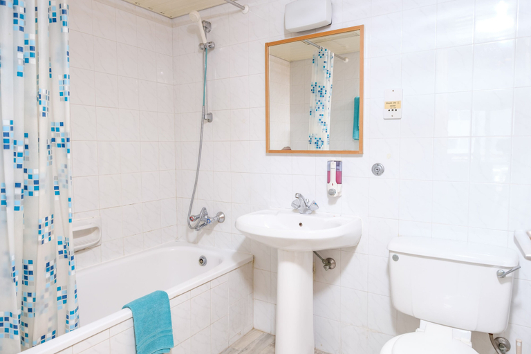 Bathroom 4, Nautilus Tourist Apartments, Larnaca