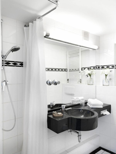 Bathroom 4, Elaya Hotel Hannover City, Trademark by Wyndham, Region Hannover