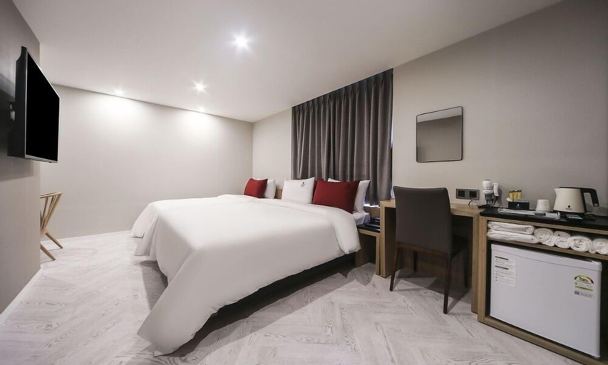 Bedroom 12
