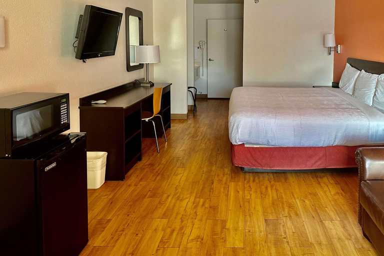 Bedroom 2, Quality Inn & Suites Junction, Kimble