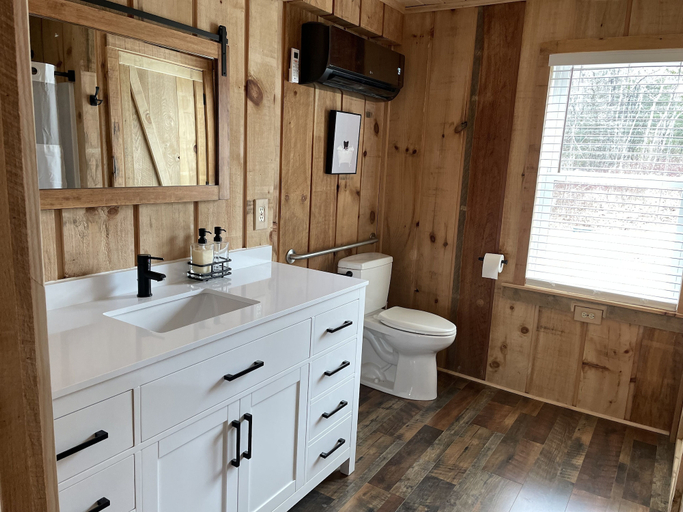 Bathroom 3, Ridgeview Cottage, Rockbridge
