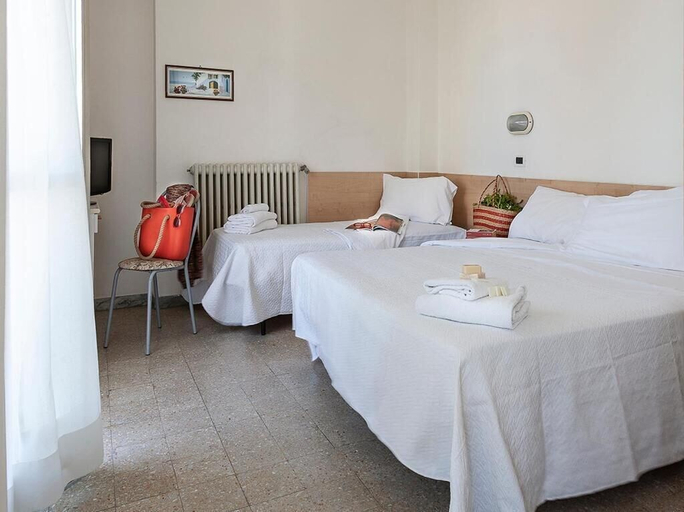 Bedroom 4, Hotel Selene, Rimini