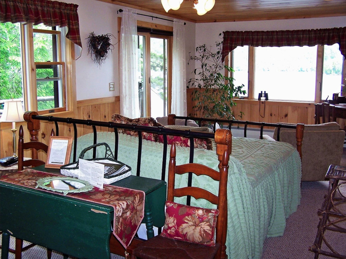 Food & Drinks 5, Kiwassa Lake Bed & Breakfast, Franklin