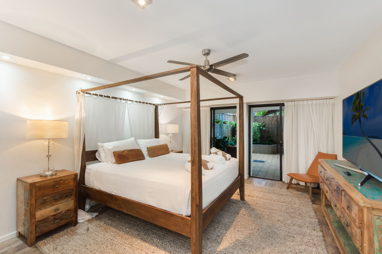 Bedroom 3, Luxury Pool Side Apartment in Beachfront Resort, Cairns
