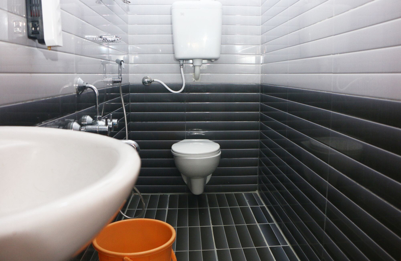 Bathroom 5, Villa Vue Mer, Viluppuram