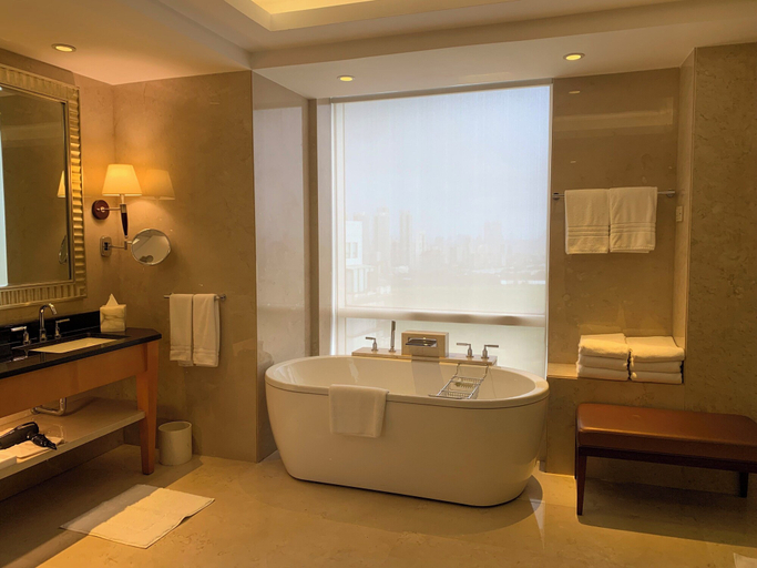 Bathroom 5, Four Seasons Hotel Mumbai, Mumbai City