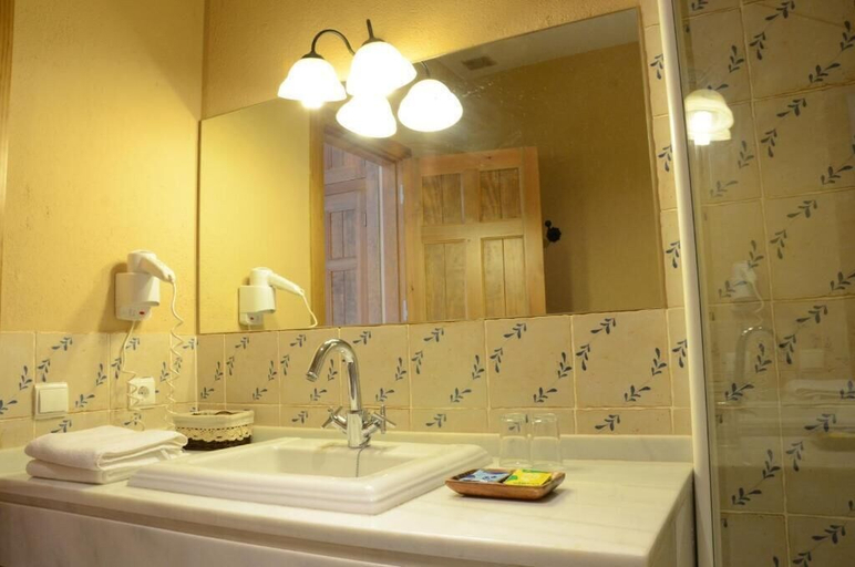 Bathroom 2, Hotel Rural Casas de Don Adame, Córdoba