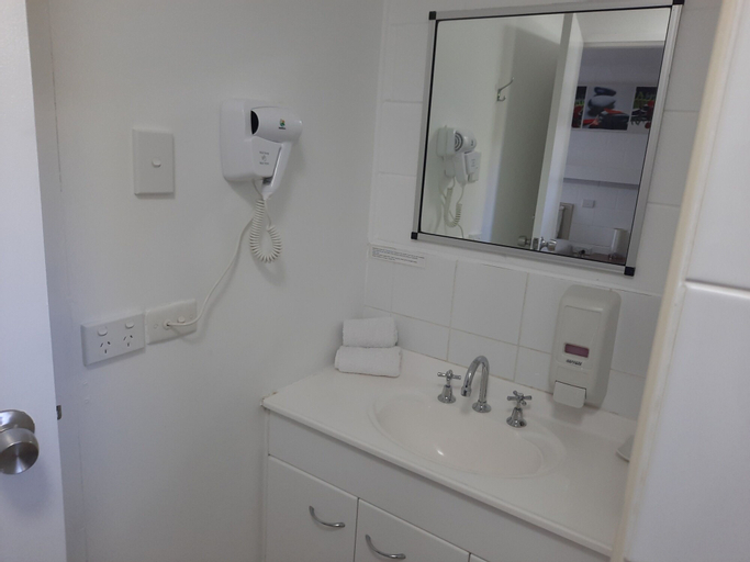 Bathroom 4