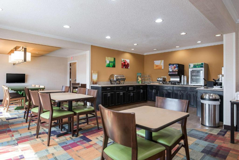 Food & Drinks 5, Quality Inn & Suites, Thompson-Nicola