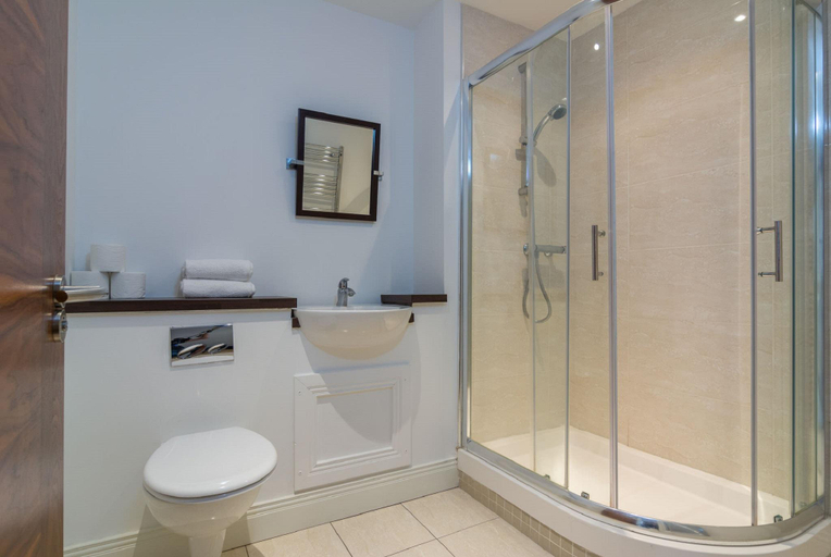 Bathroom 3, Central Belfast Apartments: Fitzrovia, Belfast