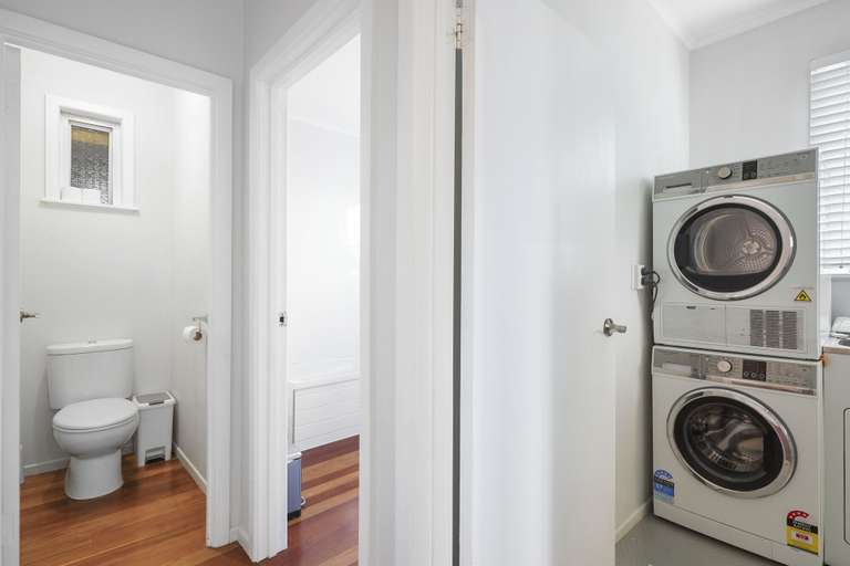 Bathroom 4, Amazing Home By Beach - Aircon-ed, Manukau