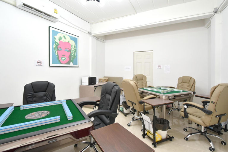 Others 5, Westo INN Sriracha, Si Racha